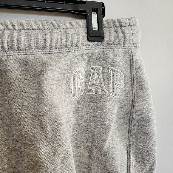 GAP cut off sweatpant shorts - Picture 1 of 4